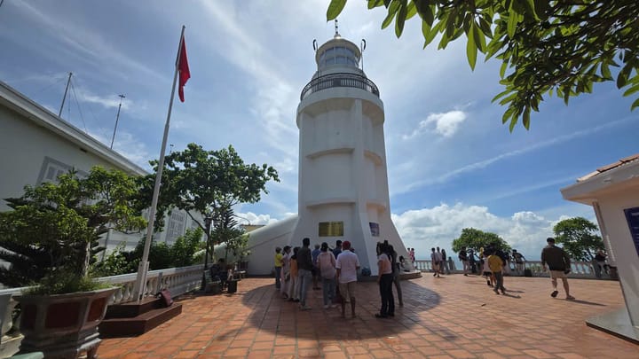 Hải đăng Núi Nhỏ: Điểm check-in không thể bỏ lỡ hè 2026